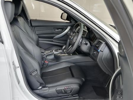 2013-BMW-3-Series-335i-M-Sport-Auto_15