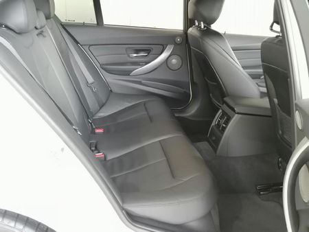 2013-BMW-3-Series-335i-M-Sport-Auto_16
