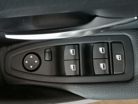 2013-BMW-3-Series-335i-M-Sport-Auto_18