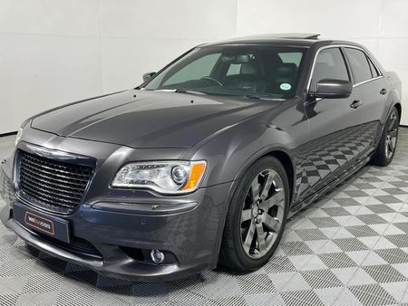 2014-Chrysler-300C-SRT8_0