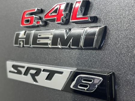 2014-Chrysler-300C-SRT8_11
