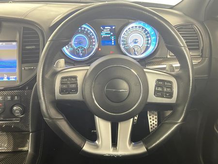 2014-Chrysler-300C-SRT8_13