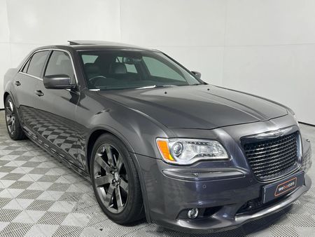 2014-Chrysler-300C-SRT8_16