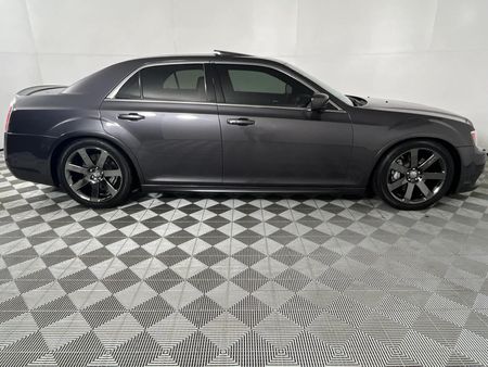2014-Chrysler-300C-SRT8_17
