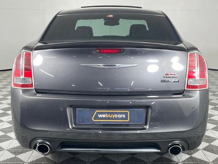 2014-Chrysler-300C-SRT8_18