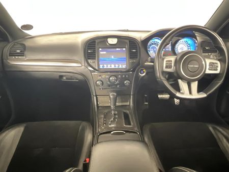 2014-Chrysler-300C-SRT8_1