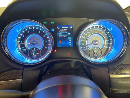 2014-Chrysler-300C-SRT8_2