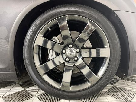 2014-Chrysler-300C-SRT8_5
