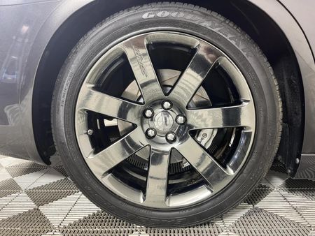 2014-Chrysler-300C-SRT8_7