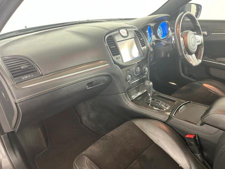 2014-Chrysler-300C-SRT8_8