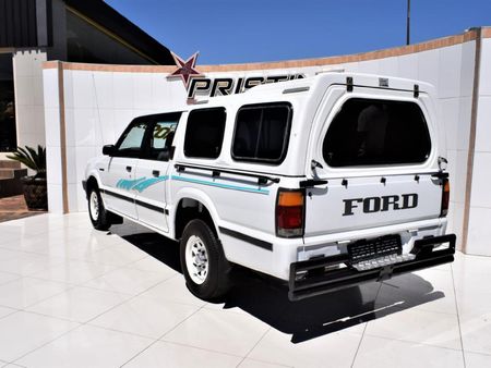 1992-Ford-Courier-3000-Leisure_10