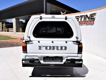 1992-Ford-Courier-3000-Leisure_12