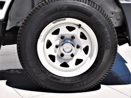1992-Ford-Courier-3000-Leisure_4