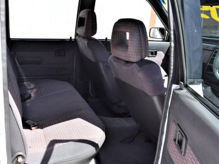 1992-Ford-Courier-3000-Leisure_6