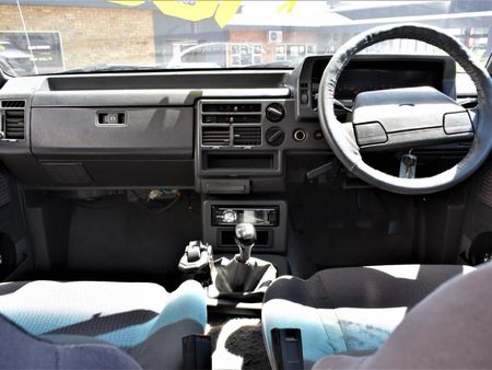 1992-Ford-Courier-3000-Leisure_7