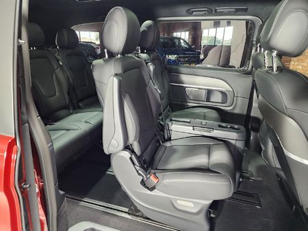 2023-Mercedes-Benz-V-Class-V-300d-Exclusive_6