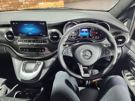2023-Mercedes-Benz-V-Class-V-300d-Exclusive_7