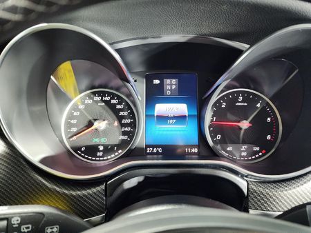 2023-Mercedes-Benz-V-Class-V-300d-Exclusive_8