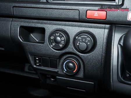 2023-Toyota-Quantum-25-D-4D-Sesfikile-16-seat_11