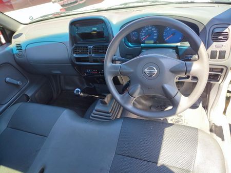 2020-Nissan-NP300-25-TDi-LWB-Single-Cab_9