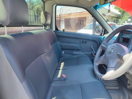 2020-Nissan-NP300-25-TDi-LWB-Single-Cab_10