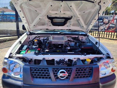 2020-Nissan-NP300-25-TDi-LWB-Single-Cab_13