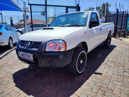 2020-Nissan-NP300-25-TDi-LWB-Single-Cab_2