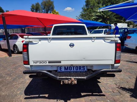 2020-Nissan-NP300-25-TDi-LWB-Single-Cab_3
