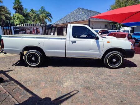 2020-Nissan-NP300-25-TDi-LWB-Single-Cab_5