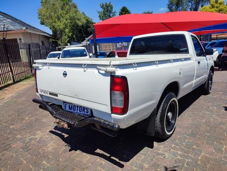 2020-Nissan-NP300-25-TDi-LWB-Single-Cab_6