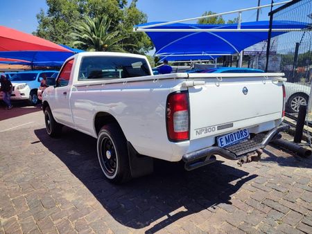 2020-Nissan-NP300-25-TDi-LWB-Single-Cab_7