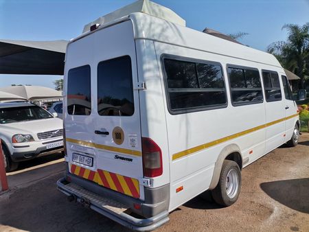 2004-Mercedes-Benz-Sprinter-416-Cdi-211-Seat_4