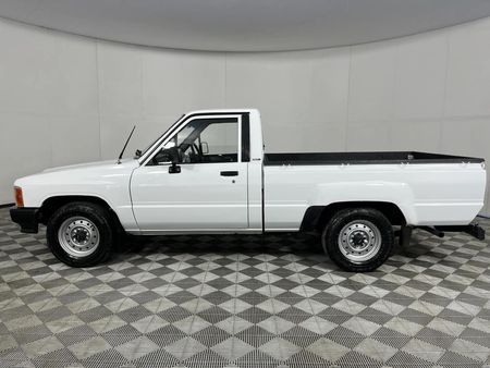1995-Toyota-Hilux-1800-S-Single-Cab_13