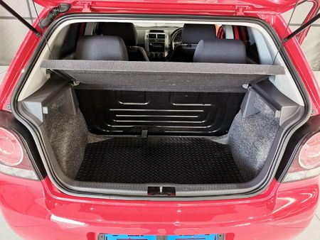 2014-Volkswagen-Polo-Vivo-16-Maxx_11