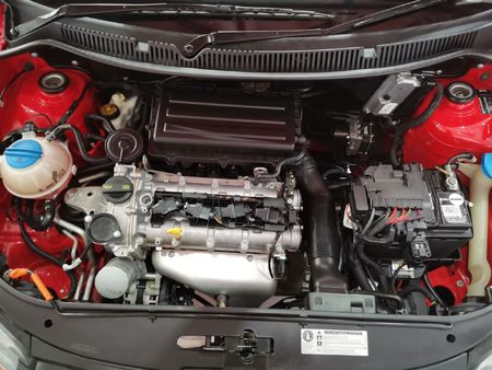 2014-Volkswagen-Polo-Vivo-16-Maxx_12
