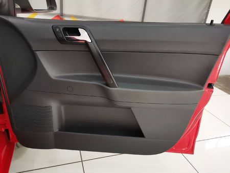 2014-Volkswagen-Polo-Vivo-16-Maxx_5