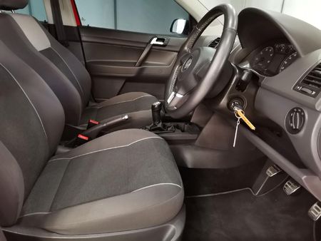 2014-Volkswagen-Polo-Vivo-16-Maxx_6
