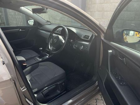 2012-Volkswagen-Passat-18-TSI-Comfortline-118kW_7