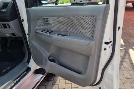 2008-Toyota-Hilux-30-D-4D-Raider-Double-Cab_17