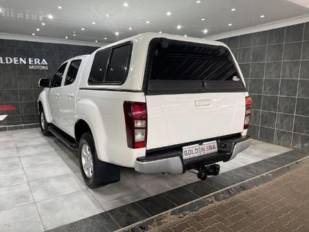 2014-Isuzu-KB-240i-LE-Double-Cab_9