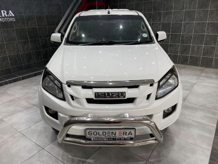 2014-Isuzu-KB-240i-LE-Double-Cab_2