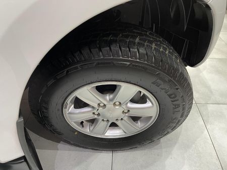 2014-Isuzu-KB-240i-LE-Double-Cab_3