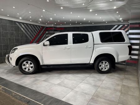 2014-Isuzu-KB-240i-LE-Double-Cab_6