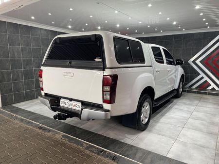 2014-Isuzu-KB-240i-LE-Double-Cab_7