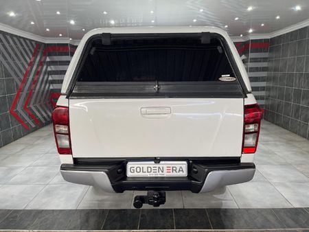 2014-Isuzu-KB-240i-LE-Double-Cab_8