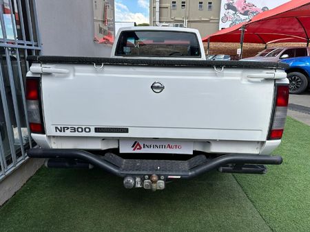2018-Nissan-NP300-20i-LWB-Single-Cab_3