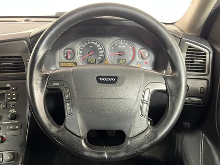 2001-Volvo-V70-T5_11
