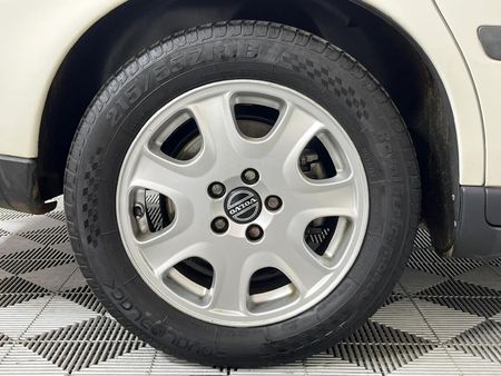 2001-Volvo-V70-T5_7