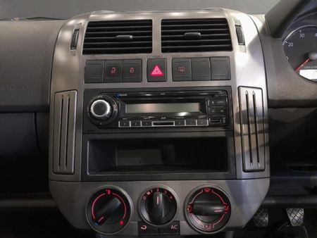 2012-Volkswagen-Polo-Vivo-16-GT-3-dr_17