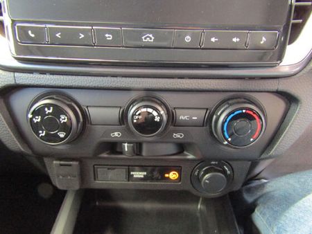 2022-Isuzu-D-Max-30-DDI-LS-4x4-Double-Cab_10